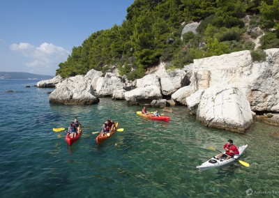 Kayaking along cliffs, kayaking tour with Split Adventure