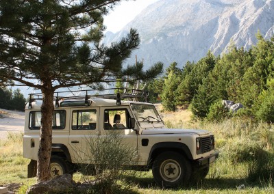 Land rover defender; Split Adventure jeep safari excursion