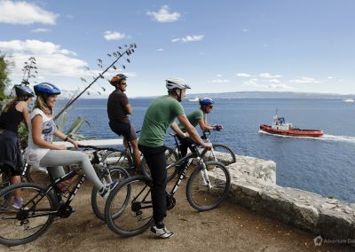 Cycling tour in Split on a break in Sustipan park in Split