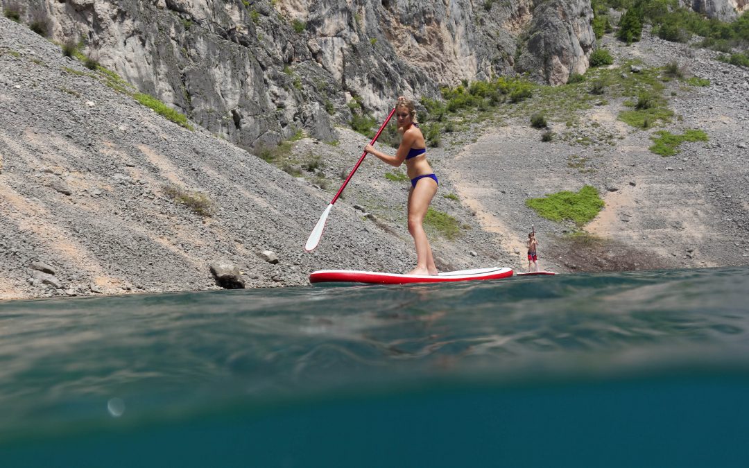 Stand up Paddling Blue Lake