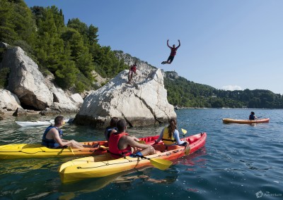 Split - cliff jumping on a kayaking tour