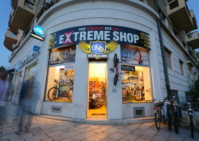 Split outdoor shops - Extreme shop
